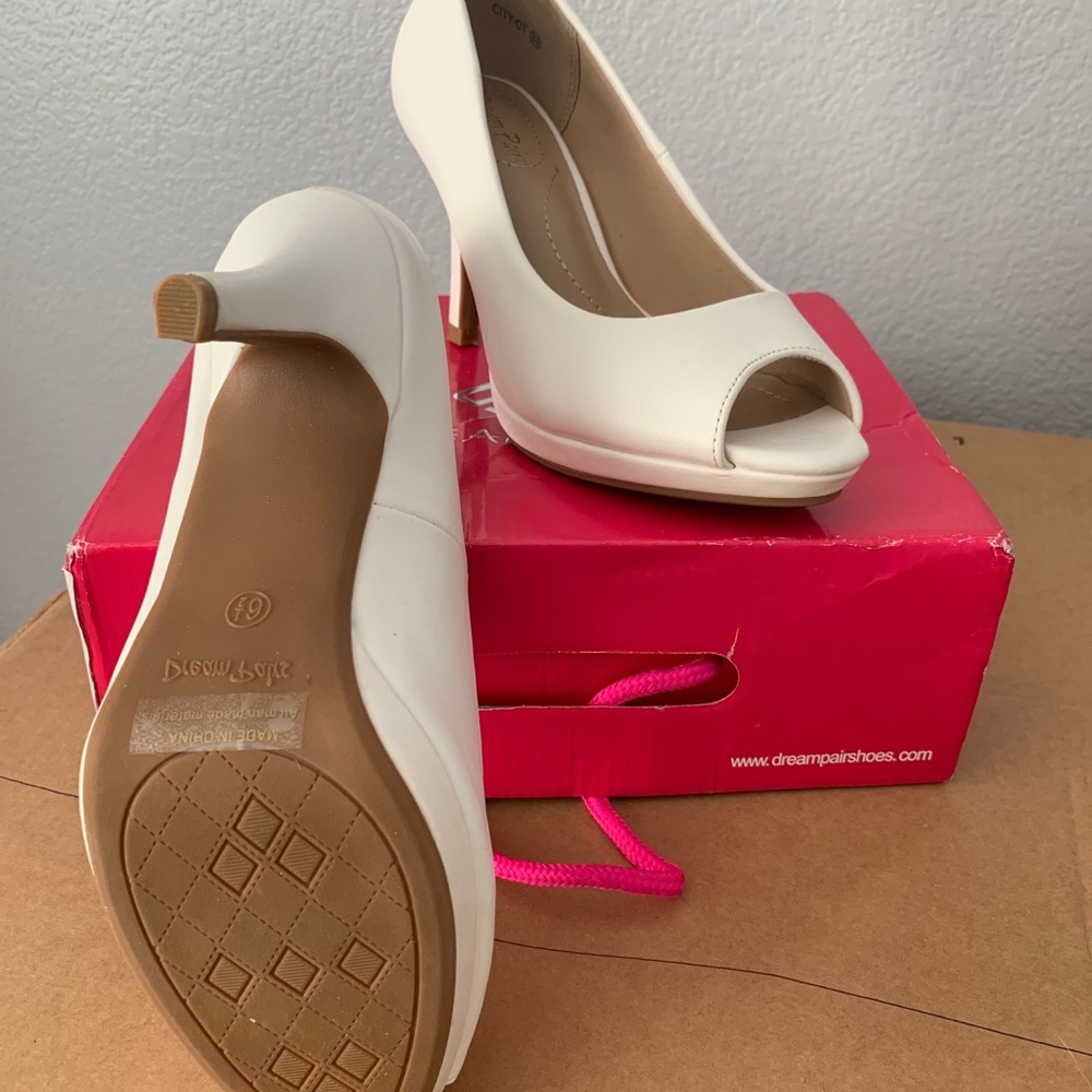 Ladies peep toe heals 6.5